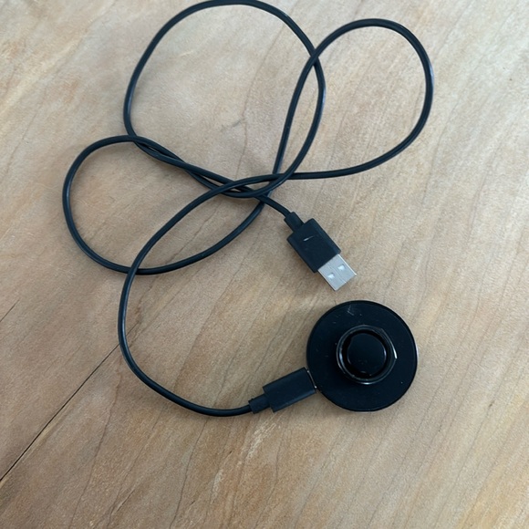 Oura ring size 9, not charging right now - Picture 1 of 3